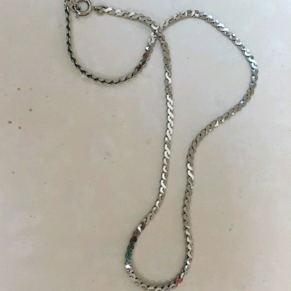 Silver chocker necklace